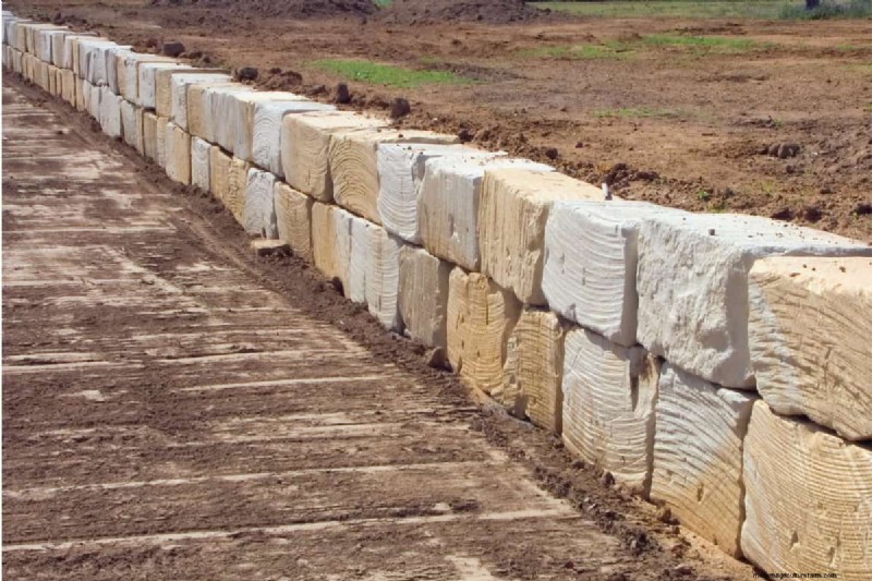 How Much Do Retaining Wall Blocks Weigh?