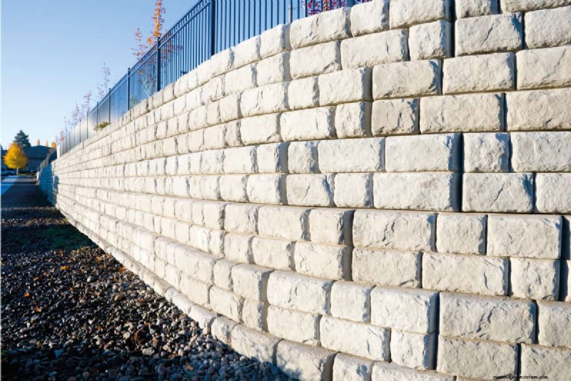 How Much Do Retaining Wall Blocks Weigh?