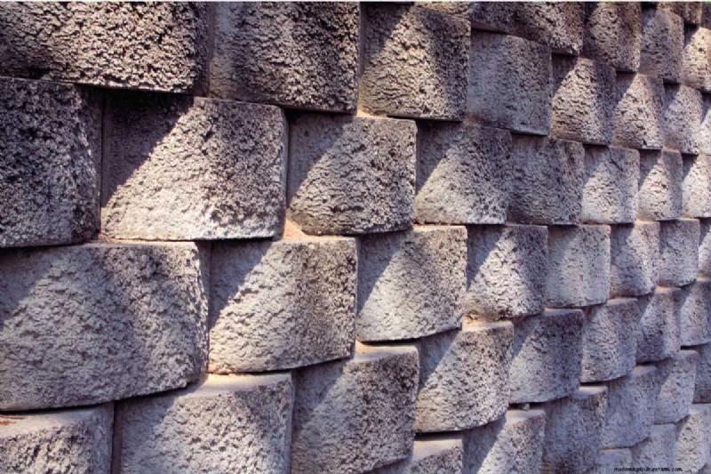 How Much Do Retaining Wall Blocks Weigh?