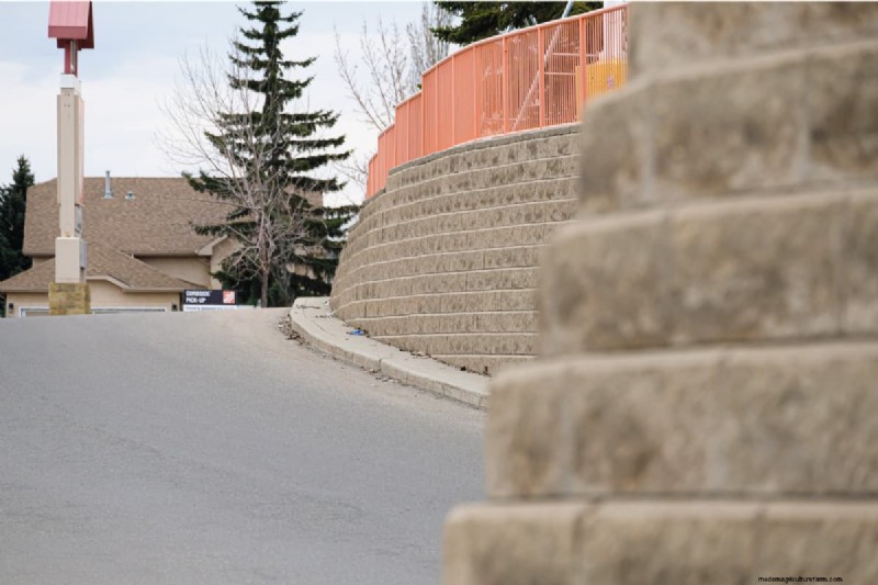 How Much Do Retaining Wall Blocks Weigh?