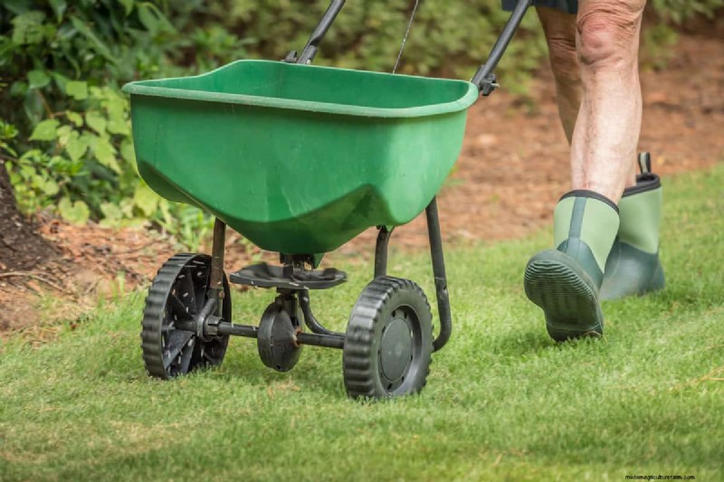 Can You Spread Topsoil With A Spreader?