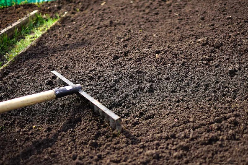 Can You Spread Topsoil With A Spreader?