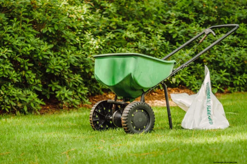 Can You Spread Topsoil With A Spreader?