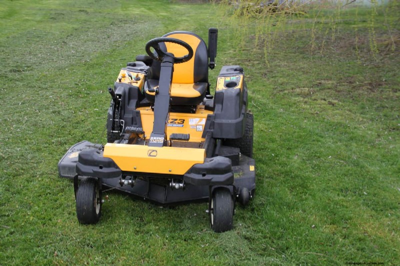 Cub Cadet Blinking Oil Light – Why And What To Do?