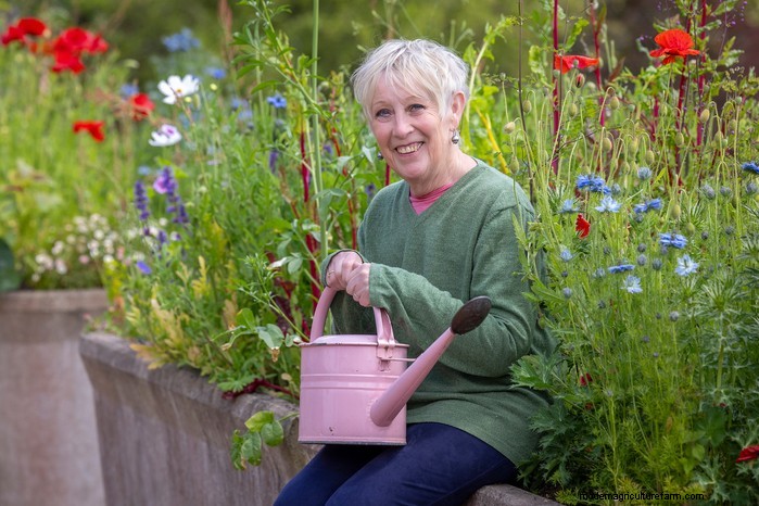 Gardeners World Presenters: A Look at the Iconic Hosts