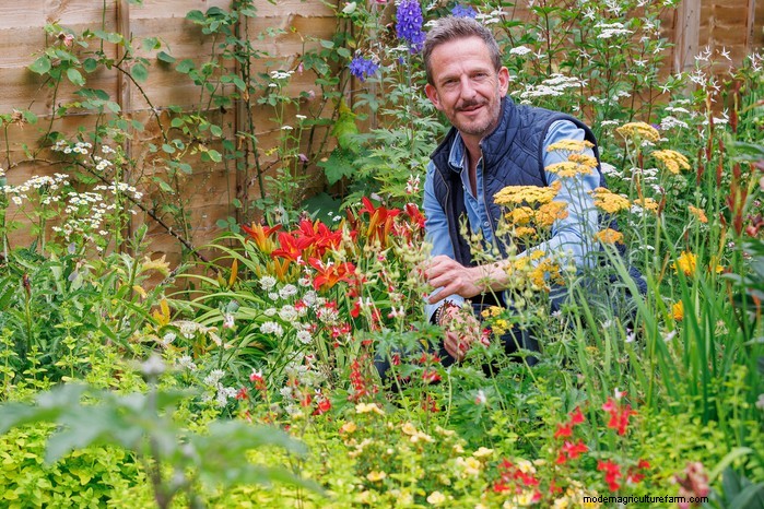 Gardeners World Presenters: A Look at the Iconic Hosts