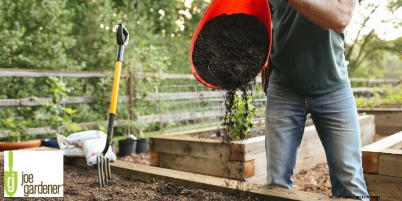 Organic Fertilizer: Benefits for Lawn & Garden - A Gardening Expert s Guide