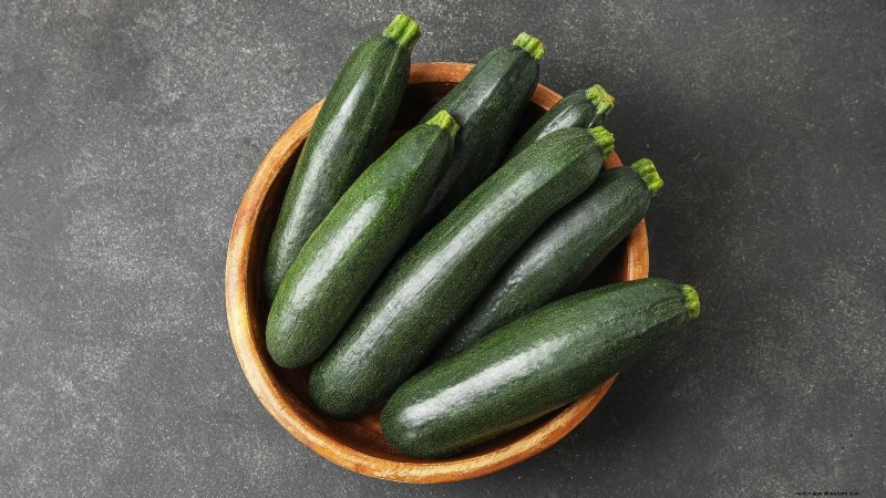 Best Heirloom Zucchini Varieties to Grow - Flavor & Yield