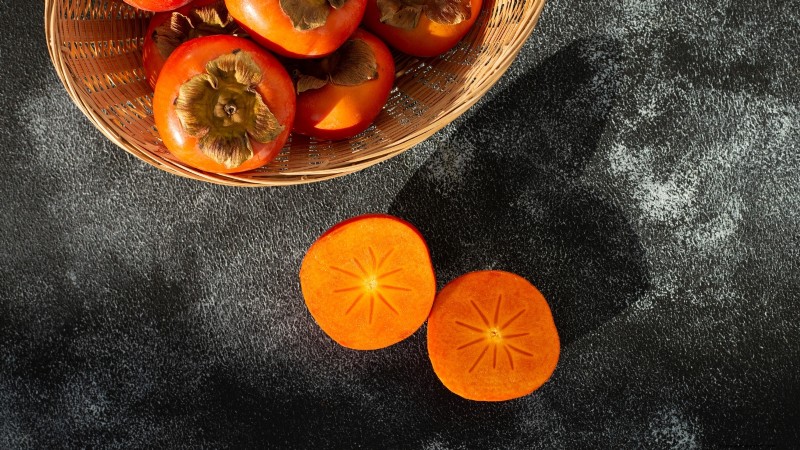 Persimmon Harvesting Guide: Expert Tips for Optimal Ripeness