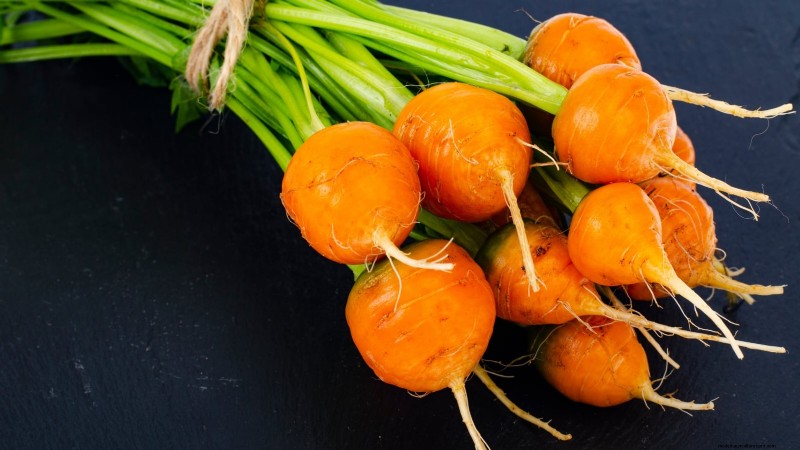 Understanding Deformed Carrots: Causes & Solutions