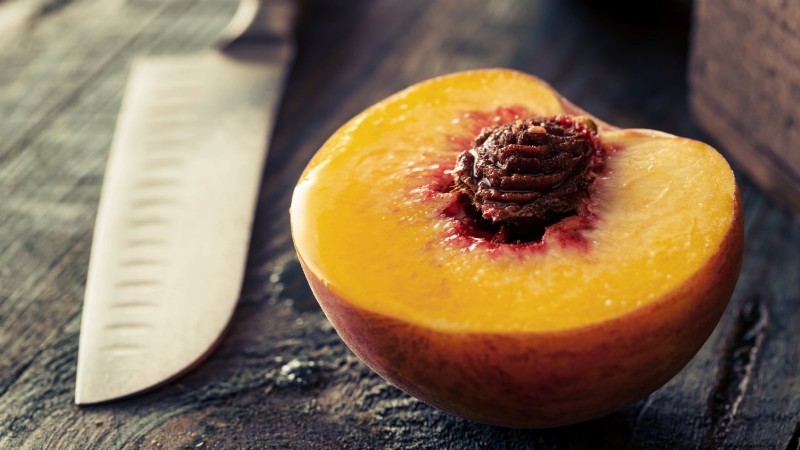 Freestone vs. Clingstone Peaches: A Comprehensive Guide