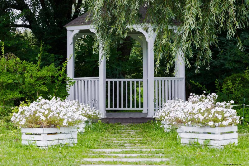 Create a Stunning Moon Garden: Nighttime Beauty & Design