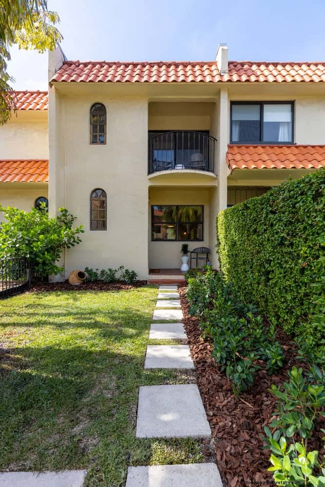 16 Common Front Walkway Mistakes & How to Fix Them