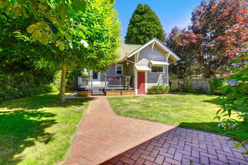 Water-Wise Landscaping: 21 Ideas for Low-Maintenance & Eco-Friendly Yards