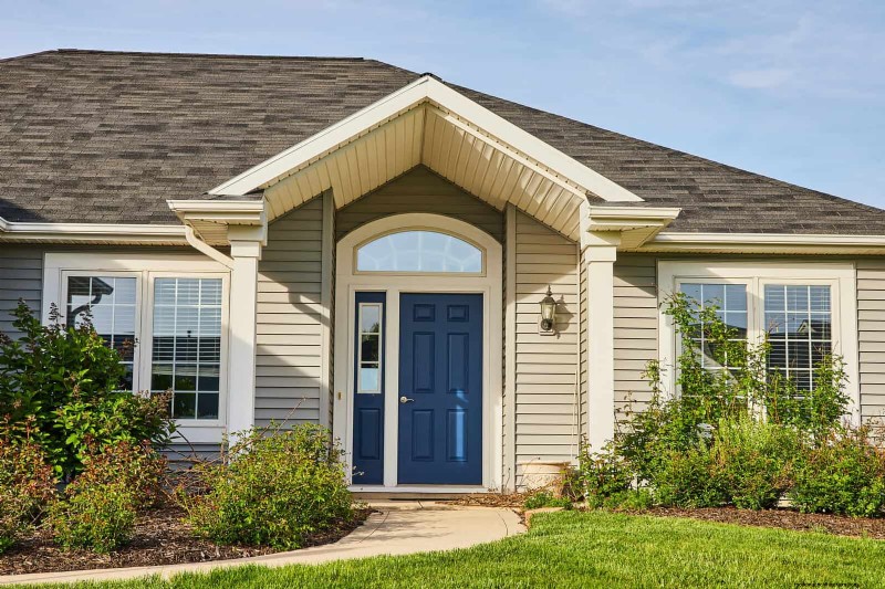 30 Simple & Affordable Landscaping Ideas to Enhance Curb Appeal