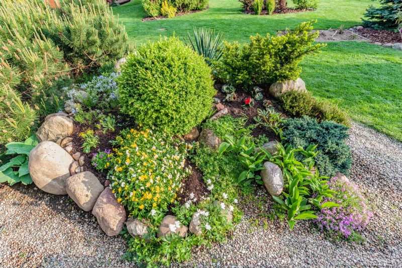 30 Simple & Affordable Landscaping Ideas to Enhance Curb Appeal