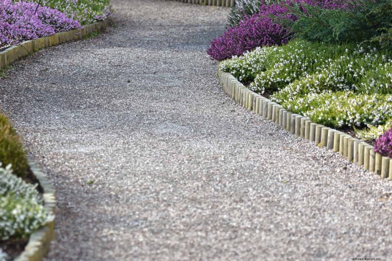 30 Simple & Affordable Landscaping Ideas to Enhance Curb Appeal