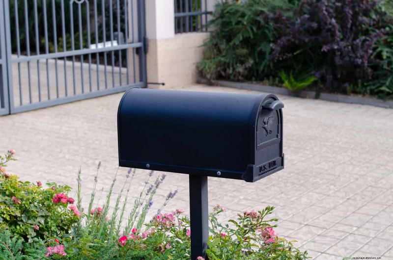 30 Simple & Affordable Landscaping Ideas to Enhance Curb Appeal