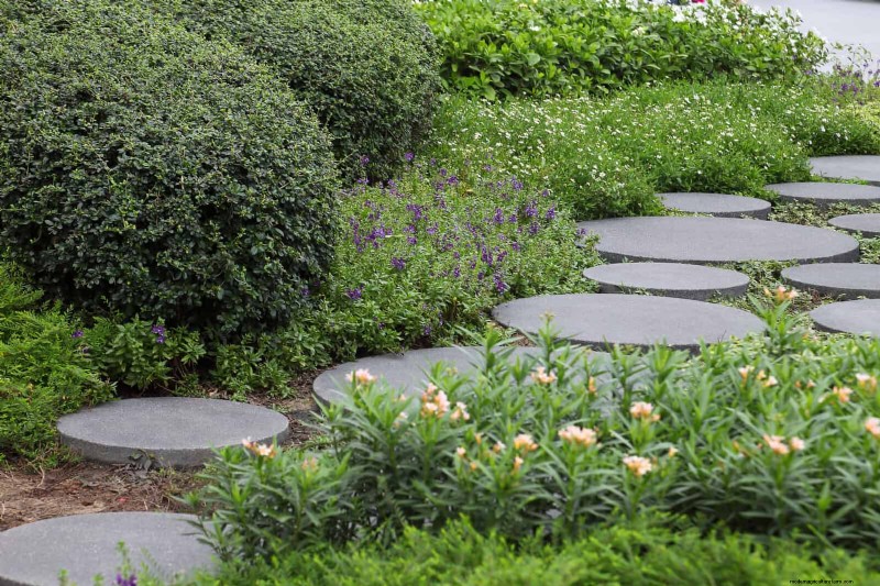 30 Simple & Affordable Landscaping Ideas to Enhance Curb Appeal