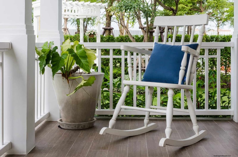 30 Simple & Affordable Landscaping Ideas to Enhance Curb Appeal