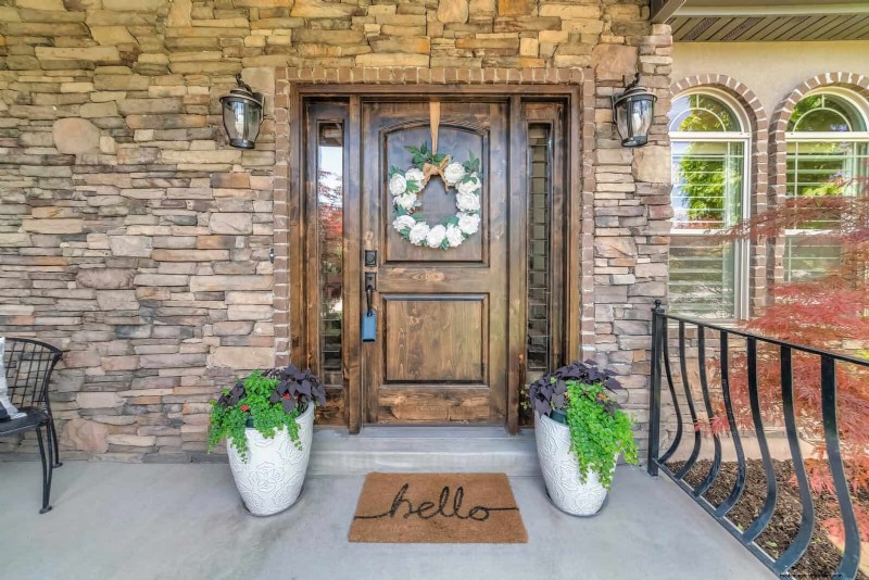 30 Simple & Affordable Landscaping Ideas to Enhance Curb Appeal