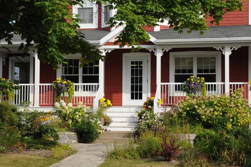 Boost Curb Appeal: A Simple Front Yard Planting Guide