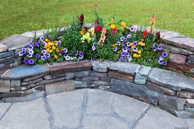 Best Border Ideas for Walkways & Garden Edges | Depositphotos
