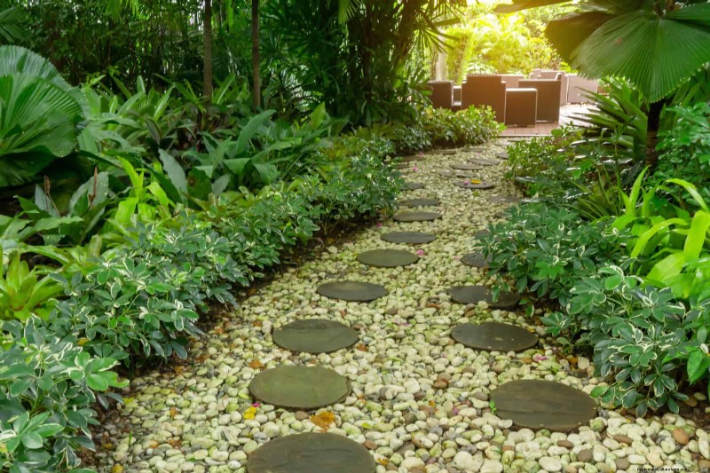Transform Your Yard: 30 Simple Landscaping Ideas for BBQ Season