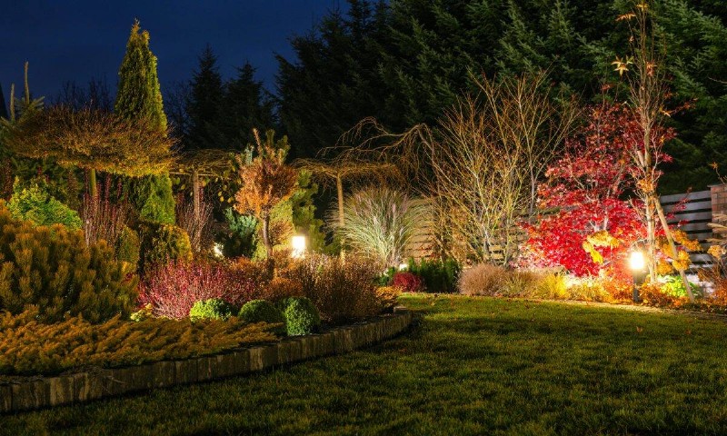 Outdoor Lighting Ideas: Transform Your Garden After Dark | Depositphotos