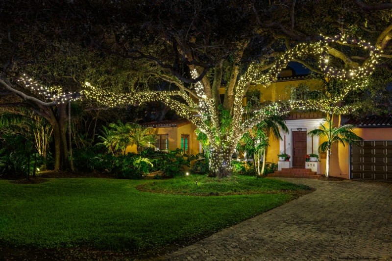 Outdoor Lighting Ideas: Transform Your Garden After Dark | Depositphotos