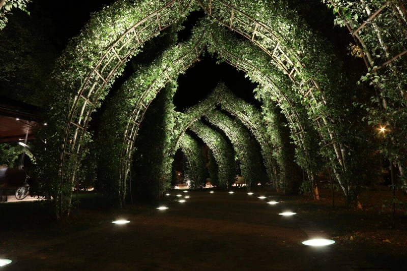 Outdoor Lighting Ideas: Transform Your Garden After Dark | Depositphotos