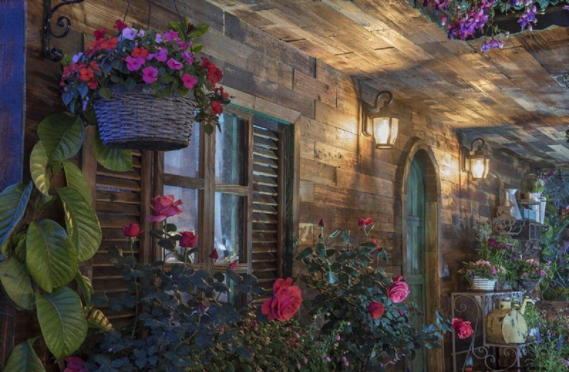 Outdoor Lighting Ideas: Transform Your Garden After Dark | Depositphotos