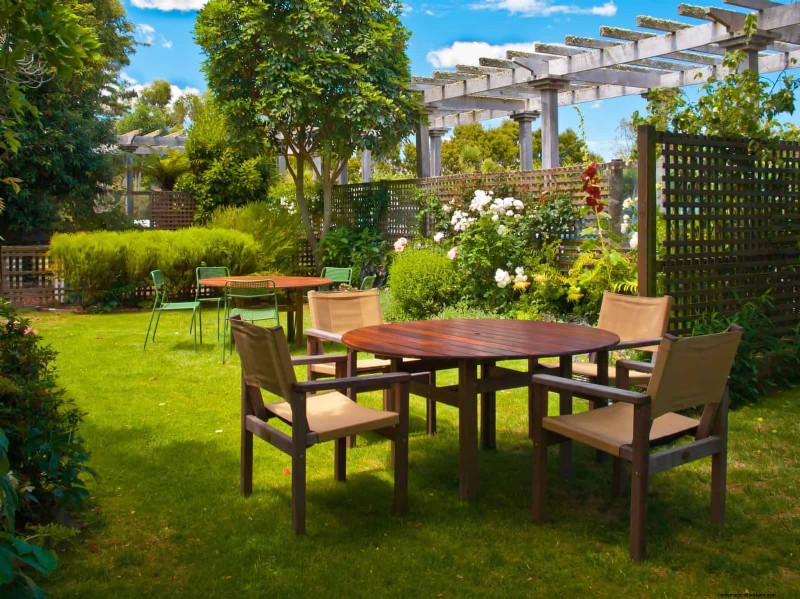 Enhance Your Outdoor Space: Smart Trellis Ideas for Privacy & Style