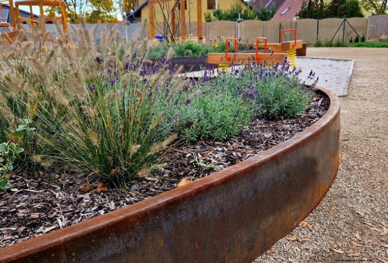 Winterize Fall Planters: Expert Tips for Stunning Seasonal Displays