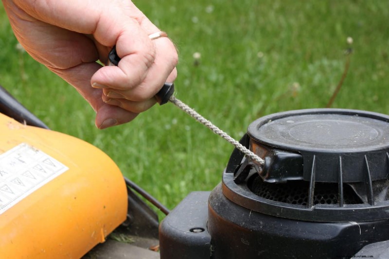 Spartan Mower Starting Guide: Easy Steps & Safety Tips