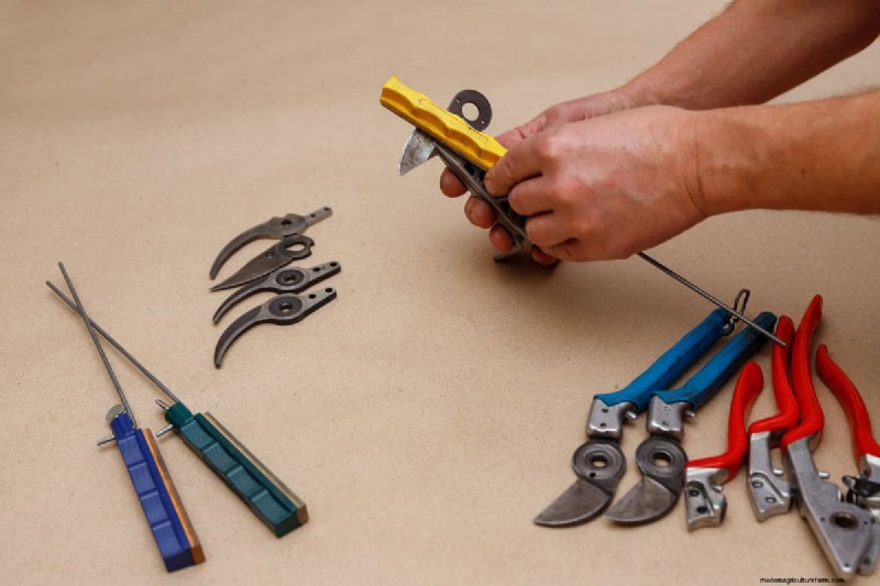 Sharpen Garden Shears: Effective DIY Methods for Optimal Cutting