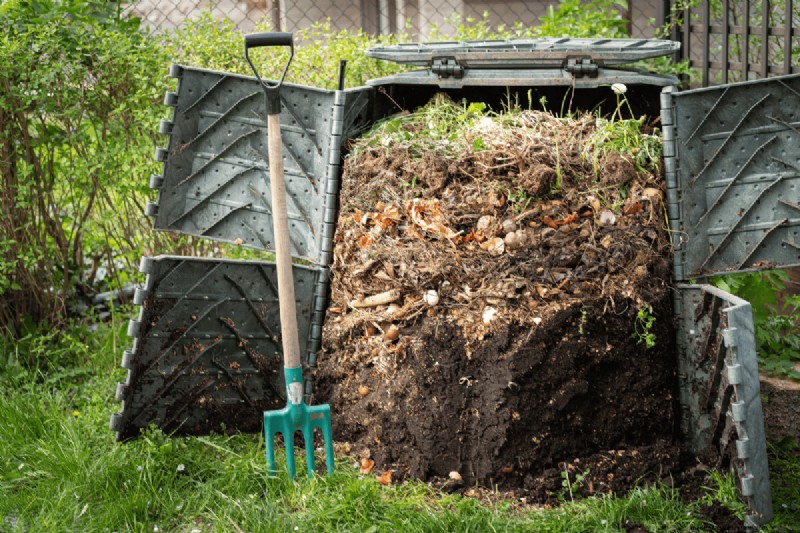 Composting Benefits: 25 Reasons to Start Today | Soil Health & Garden Tips