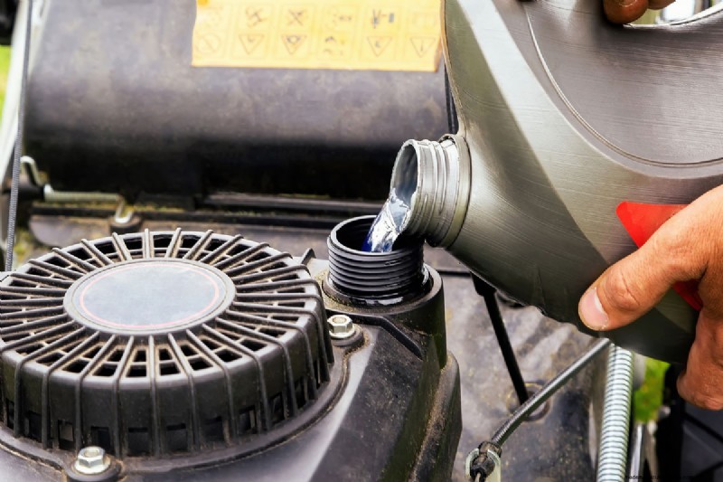 Best Oil for Honda Lawn Mowers: Recommendations & Types