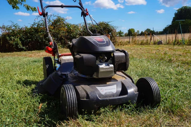Best Oil for Honda Lawn Mowers: Recommendations & Types