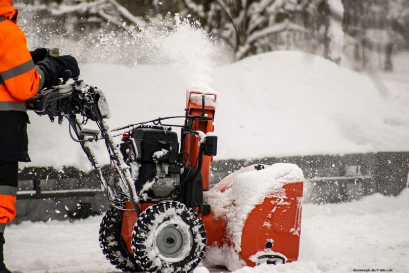 Cub Cadet vs. Husqvarna Snow Blowers: A Comprehensive Comparison