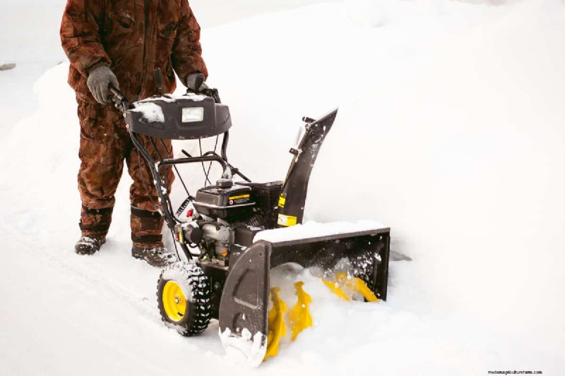 Cub Cadet vs. Husqvarna Snow Blowers: A Comprehensive Comparison
