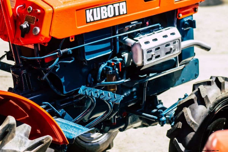Kubota Tractor Hydraulic Fluid: Types & Recommendations