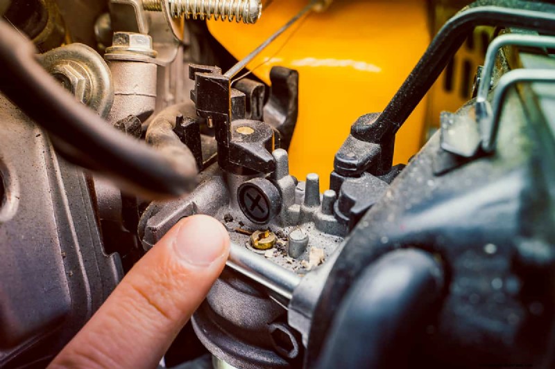 Chainsaw Muffler Leaking Fuel? Causes & Fixes