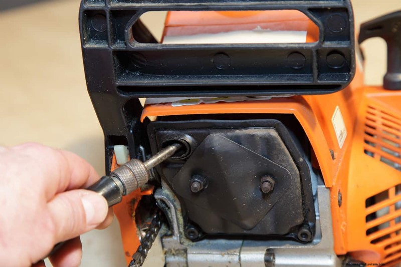 Chainsaw Muffler Leaking Fuel? Causes & Fixes