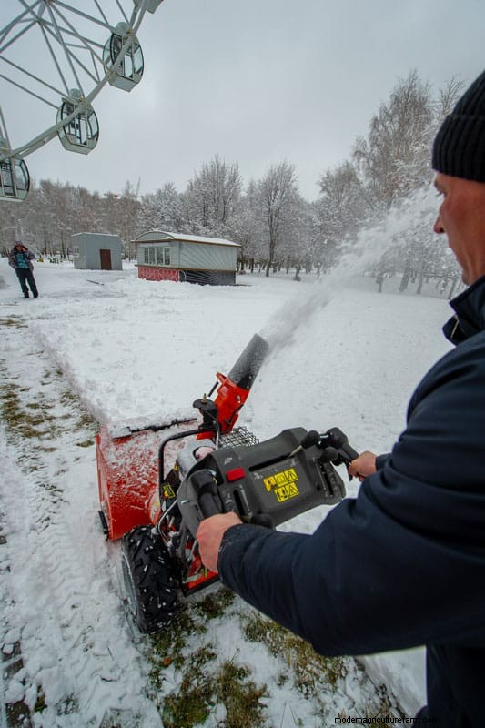 Cub Cadet Snow Blower Starting Guide: Easy Step-by-Step Instructions