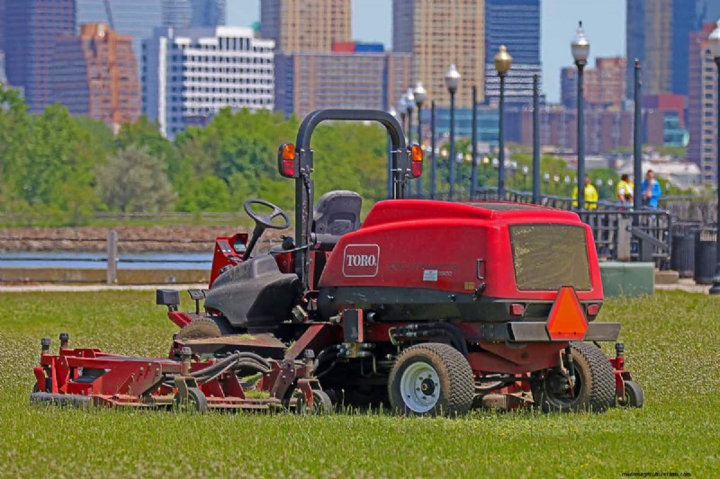 Troubleshooting: Why Won t My Toro Riding Mower Move? (Solutions & Fixes)