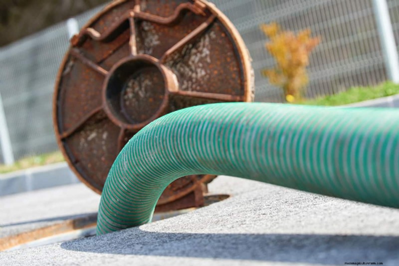 Pavers Over Septic Tanks: Regulations & Safety Concerns