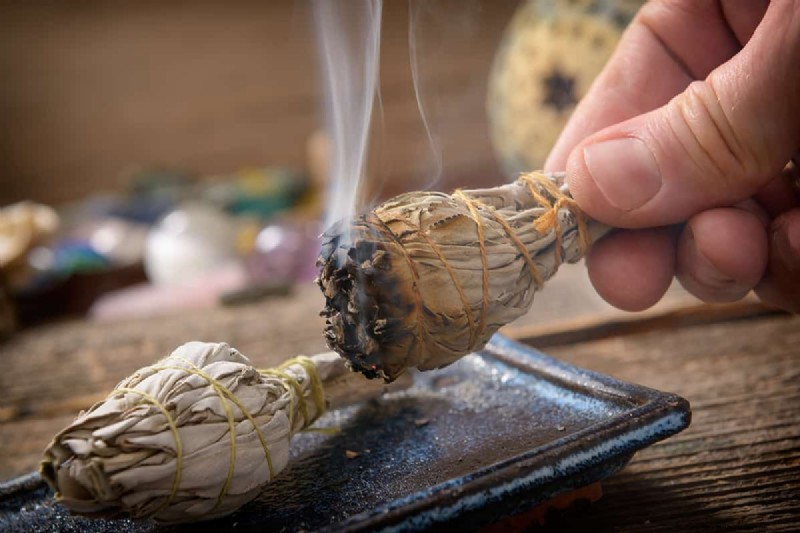 Burning Mistletoe: Risks and Safety Concerns