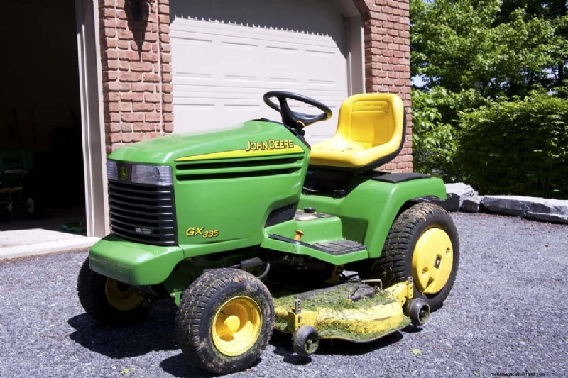 John Deere Mower Blade Thread: Standard or Reverse?