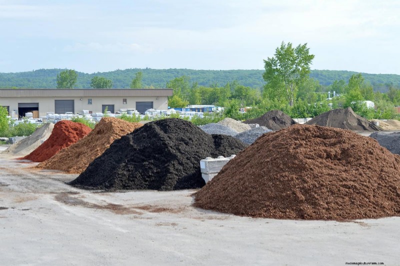 Black vs. Brown Mulch: A Comprehensive Comparison for Your Garden